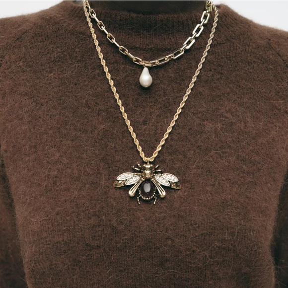 Zara Jewelry - Gold Bee Pendant Necklace N1398